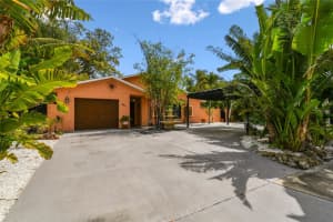 611 CASABELLA DRIVE, BRADENTON, FL 34209 Sold 04/30/25