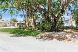815 PARADISE WAY, SARASOTA, FL 34242 Sold 03/26/25