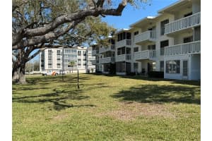 2944 BAY DRIVE, BELLEAIR BLUFFS, FL 33770 Sold 05/29/25