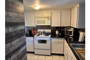 2944 BAY DRIVE, BELLEAIR BLUFFS, FL 33770 Sold 05/29/25