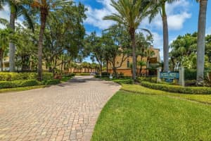 530 SANDY HOOK ROAD, TREASURE ISLAND, FL 33706 - MLS#MFRTB8352309