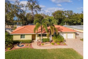 220 GARDEN CIRCLE, DUNEDIN, FL 34698 Sold 07/08/25