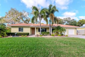 220 GARDEN CIRCLE, DUNEDIN, FL 34698 Sold 07/08/25