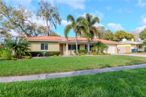 220 GARDEN CIRCLE, DUNEDIN, FL 34698 Sold 07/08/25