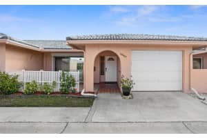 10467 Larchmont Pl N, PINELLAS PARK