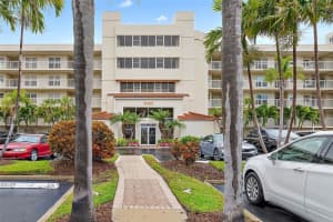 6083 Bahia Del Mar Cir #359, ST PETERSBURG