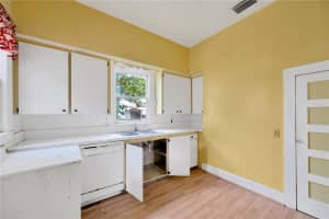 105 CALHOUN STREET, PLANT CITY, FL 33563 Sold 03/12/25