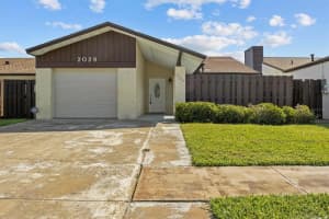 2028 KINGS CROSSING, WINTER HAVEN, FL 33880 Sold 04/21/25