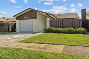 2028 KINGS CROSSING, WINTER HAVEN, FL 33880 Sold 04/21/25