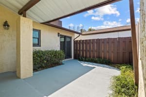 2028 KINGS CROSSING, WINTER HAVEN, FL 33880 Sold 04/21/25