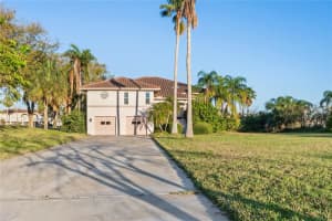 5240 WESTSHORE DRIVE, NEW PORT RICHEY, FL 34652 Sold 05/16/25