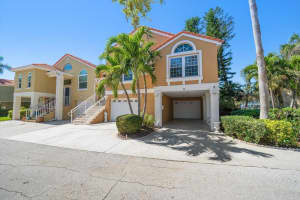 18 Crescent Pl S, ST PETERSBURG