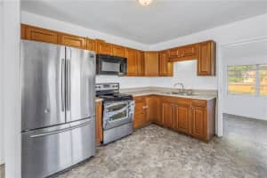 10086 SEMINOLE BOULEVARD, SEMINOLE, FL 33772 Sold 03/19/25