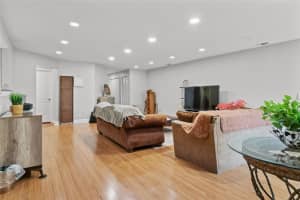 13140 VILLAGE CHASE CIRCLE, TAMPA, FL 33618 - MLS#MFRTB8356586