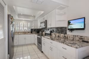 1381 AMBERLEA DRIVE, DUNEDIN, FL 34698 Sold 04/01/25