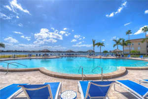 5220 Brittany Dr S #807, ST PETERSBURG