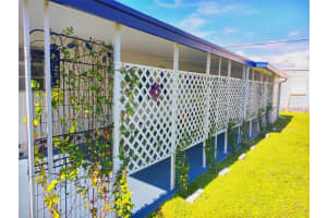 12674 SEMINOLE BOULEVARD, LARGO, FL 33778 Sold 10/10/25
