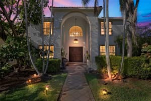 355 21st Ave Ne, ST PETERSBURG