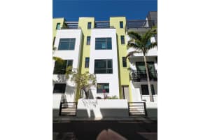 923 ARLINGTON AVENUE, ST PETERSBURG, FL 33705 Sold 06/10/25