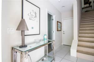 923 ARLINGTON AVENUE, ST PETERSBURG, FL 33705 Sold 06/10/25