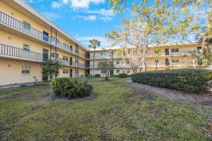 11485 Oakhurst Rd #-111, LARGO