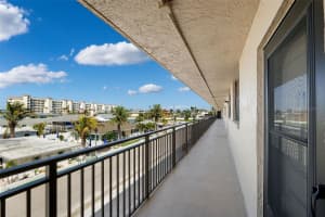17580 GULF BOULEVARD, REDINGTON SHORES, FL 33708 Sold 04/09/25