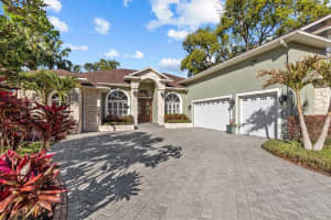 2309 Valrico Forest Dr, VALRICO