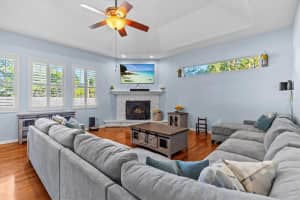 2309 VALRICO FOREST DR, VALRICO, FL 33594 Sold 10/16/25