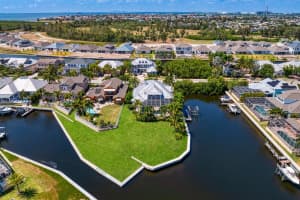 708 ISLEBAY DRIVE, APOLLO BEACH, FL 33572 Sold 06/27/25