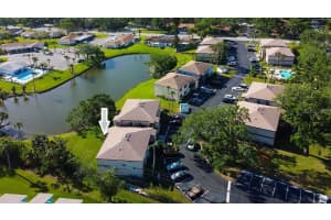 5026 Water Oak Dr #220, BRADENTON