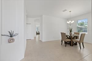 1050 Davis Heather Cir Seffner, FL 33584 - Off Market