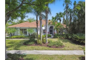 441 Village Dr, TARPON SPRINGS