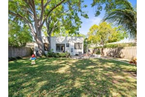 208 BUNGALOW PARK AVENUE, TAMPA, FL 33609 Sold 05/02/25