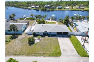 810 BLUE HERON BOULEVARD, RUSKIN, FL 33570 Sold 06/06/25