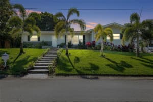 1247 Holiday Dr, TARPON SPRINGS
