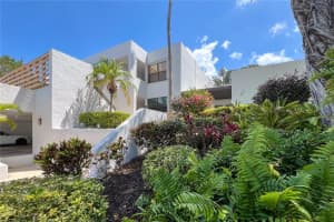 523 BAYPORT WAY, LONGBOAT KEY, FL 34228 Sold 06/18/25
