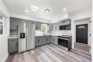 536 CENTER STREET, TARPON SPRINGS, FL 34689 Sold 04/08/25