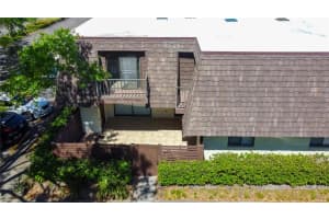 15203 W POND WOODS DR, TAMPA, FL 33618 Sold 05/09/25
