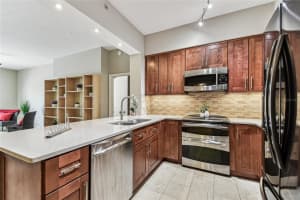 100 4TH AVENUE, ST PETERSBURG, FL 33701 - MLS#MFRTB8364881