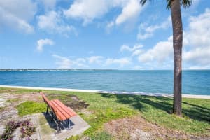 7550 SUNSHINE SKYWAY LANE, ST PETERSBURG, FL 33711 Sold 05/29/25