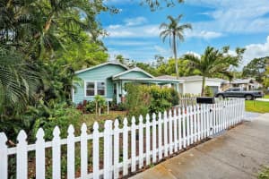 909 PLAZA STREET, CLEARWATER, FL 33755 Sold 04/21/25