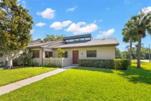 10 JAMES COURT, OLDSMAR, FL 34677 Sold 06/27/25