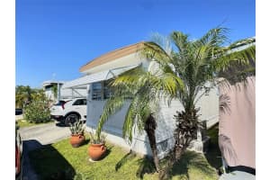 800 32ND AVENUE, ST PETERSBURG, FL 33705 - MLS#MFRTB8366817