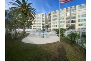225 Country Club Dr #1104, LARGO