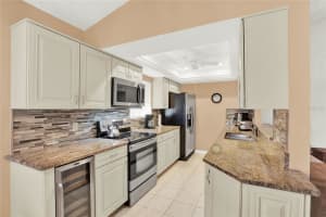 11722 CURRIE LANE, LARGO, FL 33774 Sold 06/05/25