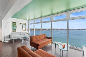 7200 SUNSHINE SKYWAY LANE, ST PETERSBURG, FL 33711 Sold 05/14/25