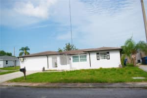 1741 Fairfield St, HOLIDAY