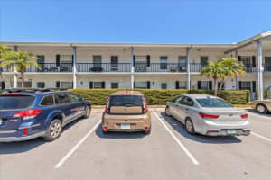 100 Glennes Ln #207, DUNEDIN