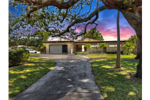 500 OLEANDER WAY, ST PETERSBURG, FL 33707 Sold 07/15/25