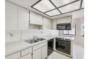 456 LAKEVIEW DRIVE, PALM HARBOR, FL 34683 Sold 09/12/25